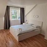 Habitación en casa particular Aadarsh Rom3, 10 Min Fra Oslo Airport *